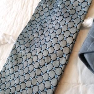 Tommy Hilfiger 100% Silk Tie Gray Blue Circle EUC